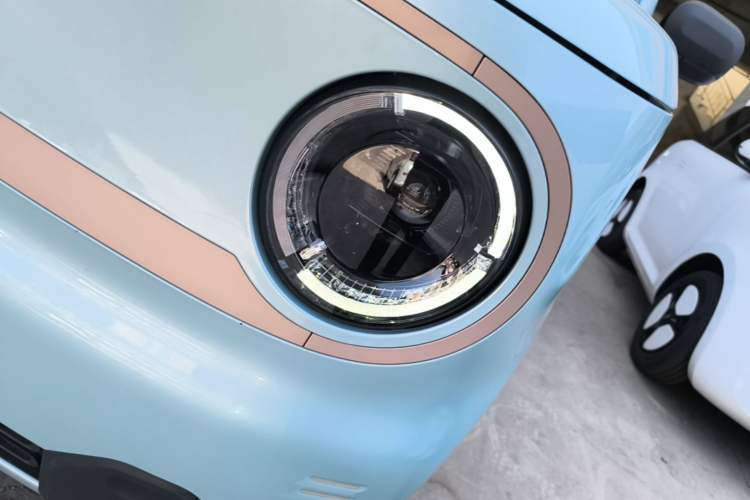 Used Geely Galaxy Panda 2023 Panda Mini 200km Endurance Bear Left Front Headlight