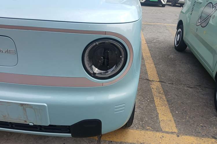 Used Geely Galaxy Panda 2023 Panda Mini 200km Endurance Bear Left Front Headlight