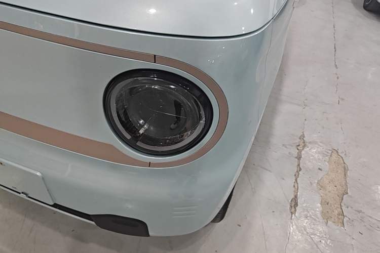 Used Geely Galaxy Panda 2023 Panda Mini 200km Endurance Bear Left Front Headlight