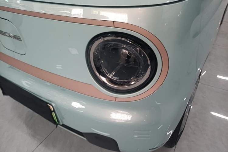 Used Geely Galaxy Panda 2023 Panda Mini 200km Endurance Bear Left Front Headlight
