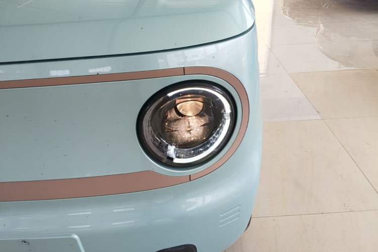 Used Geely Galaxy Panda 2023 Panda Mini 200km Endurance Bear Left Front Headlight