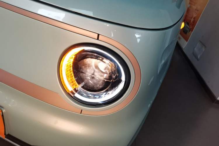Used Geely Galaxy Panda 2023 Panda Mini 200km Endurance Bear Left Front Headlight