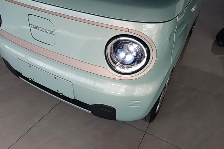 Used Geely Galaxy Panda 2023 Panda Mini 200km Endurance Bear Left Front Headlight