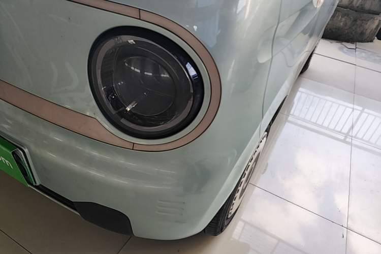Used Geely Galaxy Panda 2023 Panda Mini 200km Endurance Bear Left Front Headlight