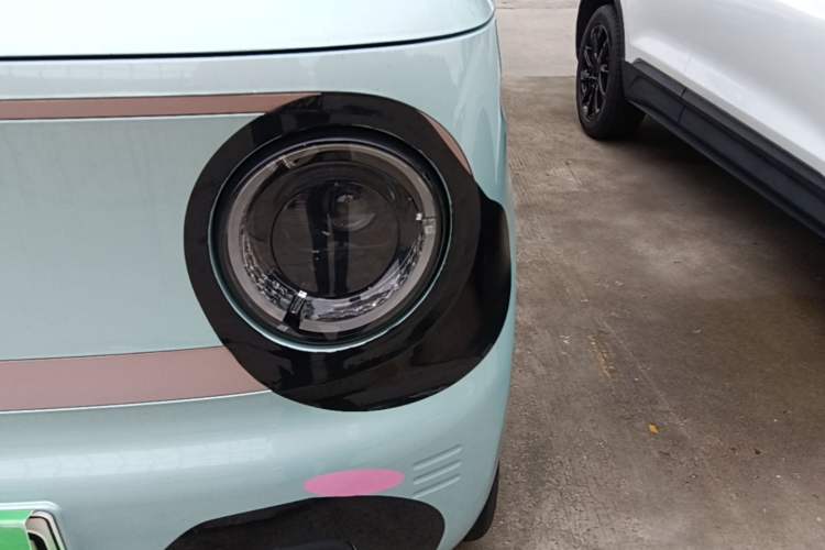 Used Geely Galaxy Panda 2023 Panda Mini 200km Endurance Bear Left Front Headlight
