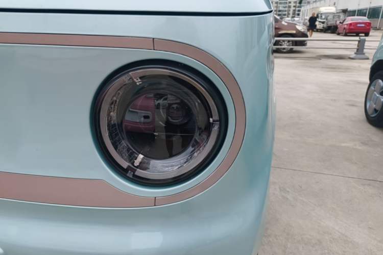 Used Geely Galaxy Panda 2023 Panda Mini 200km Endurance Bear Left Front Headlight