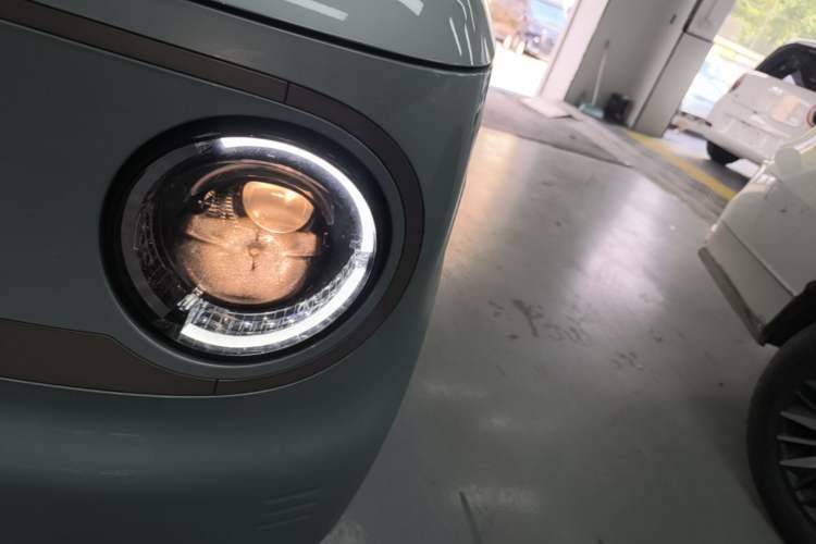 Used Geely Galaxy Panda 2023 Panda Mini 200km Endurance Bear Left Front Headlight
