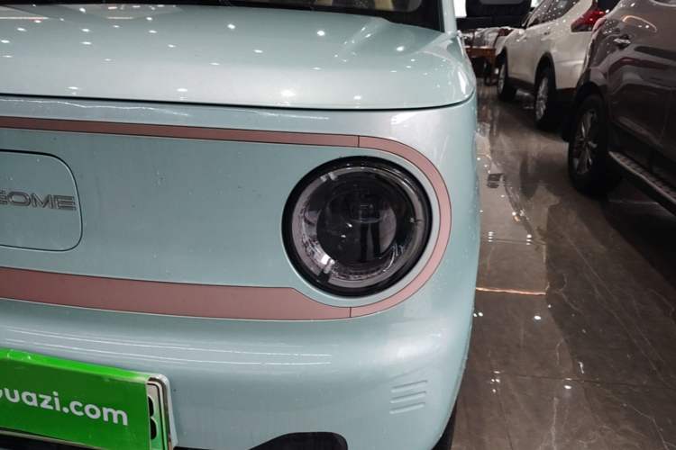 Used Geely Galaxy Panda 2023 Panda Mini 200km Endurance Bear Left Front Headlight