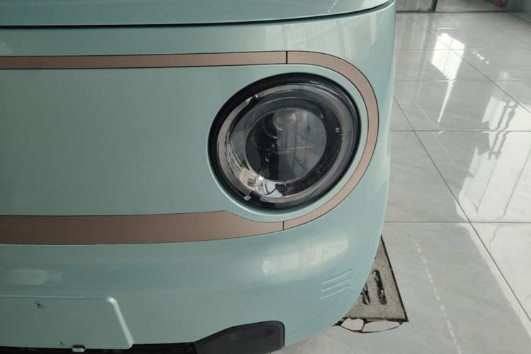 Used Geely Galaxy Panda 2023 Panda Mini 200km Endurance Bear Left Front Headlight