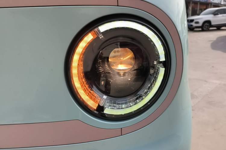Used Geely Galaxy Panda 2023 Panda Mini 200km Endurance Bear Left Front Headlight