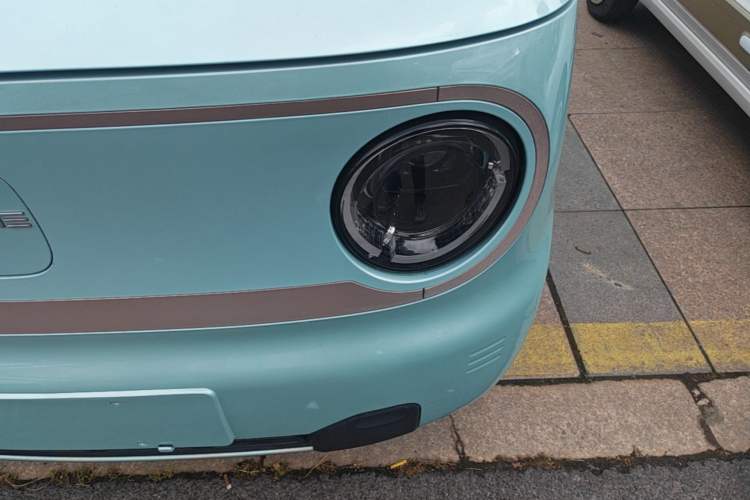 Used Geely Galaxy Panda 2023 Panda Mini 200km Endurance Bear Left Front Headlight