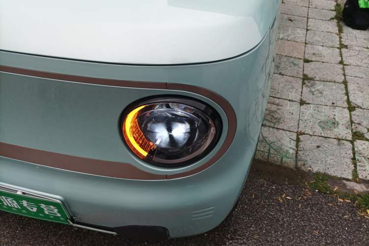 Used Geely Galaxy Panda 2023 Panda Mini 200km Endurance Bear Left Front Headlight