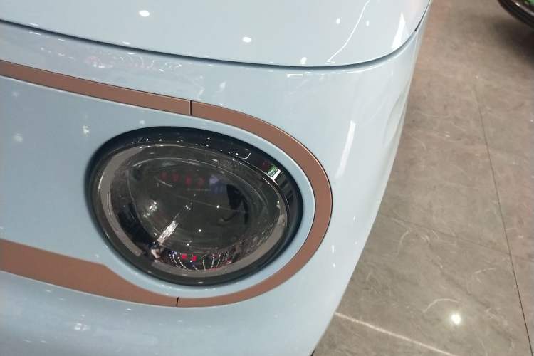 Used Geely Galaxy Panda 2023 Panda Mini 200km Endurance Bear Left Front Headlight