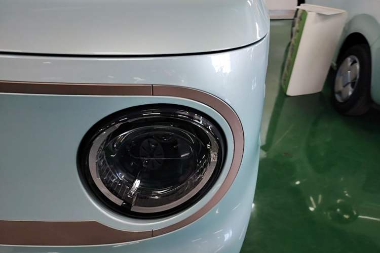 Used Geely Galaxy Panda 2023 Panda Mini 200km Endurance Bear Left Front Headlight