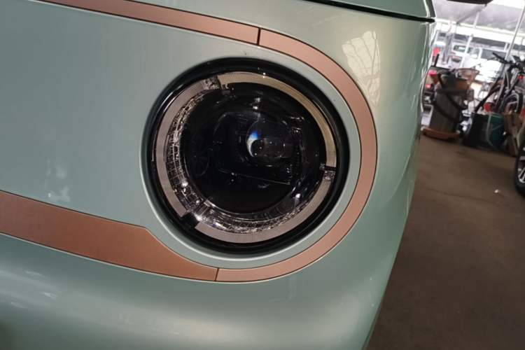 Used Geely Galaxy Panda 2023 Panda Mini 200km Endurance Bear Left Front Headlight