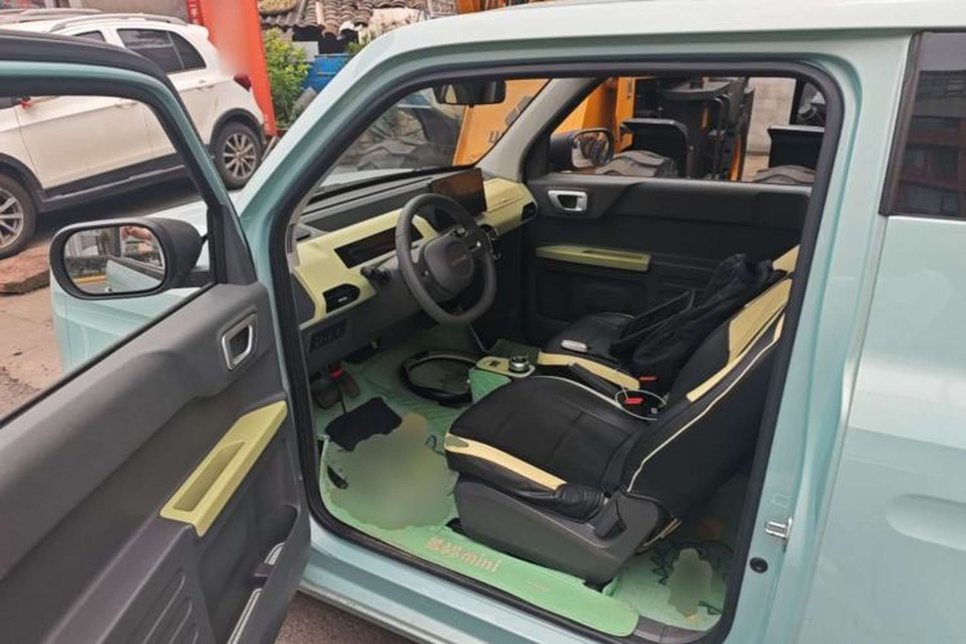 Used Geely Galaxy Panda 2023 Panda Mini 200km Little Yellow Duck Limited Edition — Happy as Can Be Left Front Seat