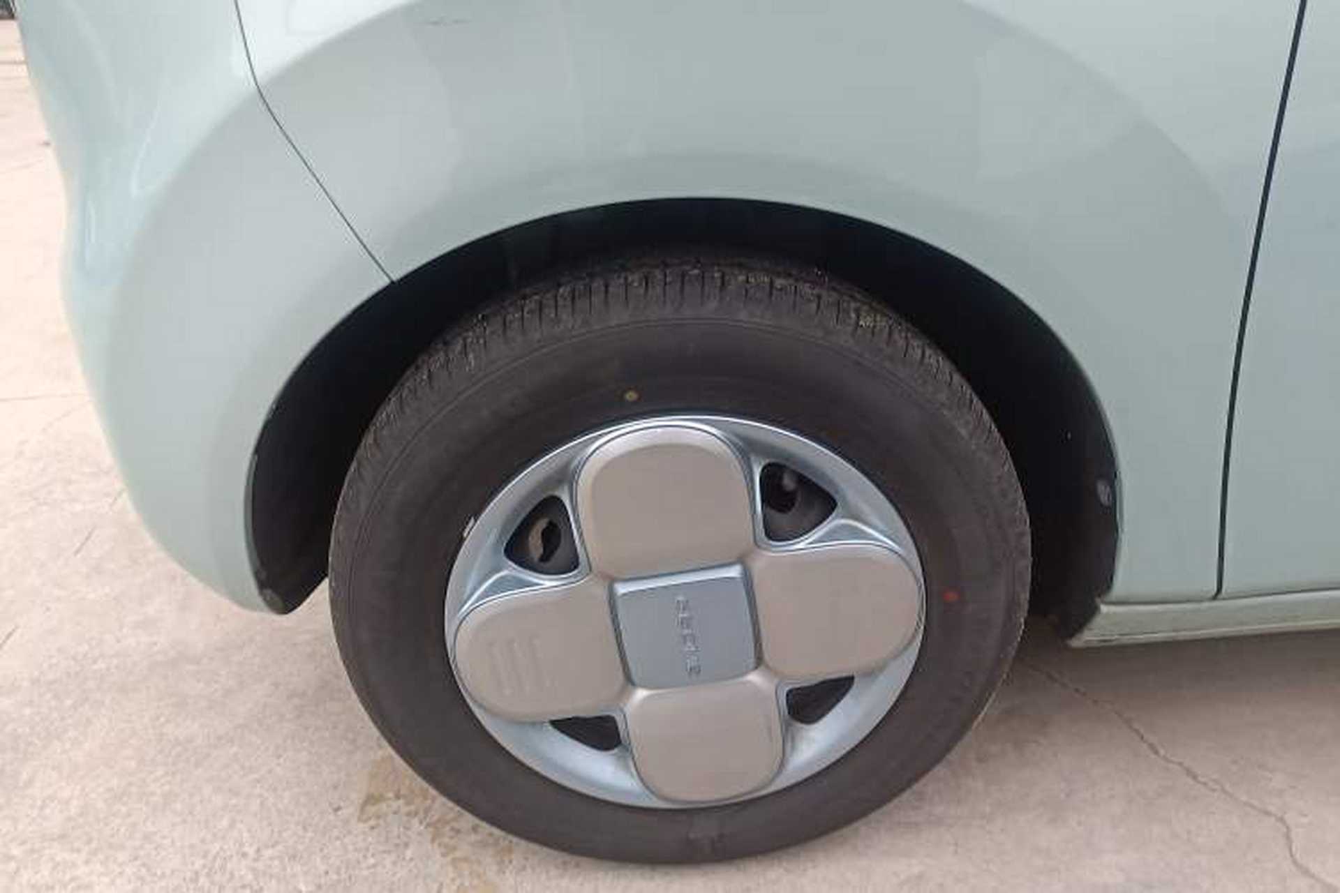 Used Geely Galaxy Panda 2023 Panda Mini 120km Super Cute Bear Left Front Wheel Hub