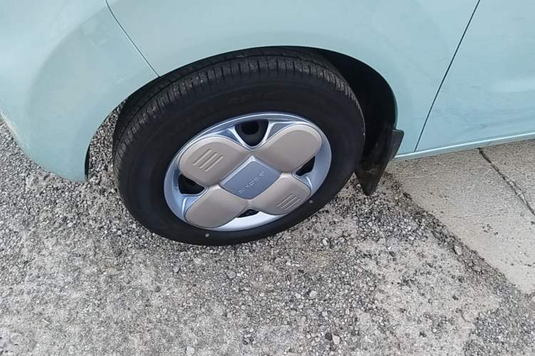 Used Geely Galaxy Panda 2023 Panda Mini 200km Endurance Bear Left Front Wheel Hub