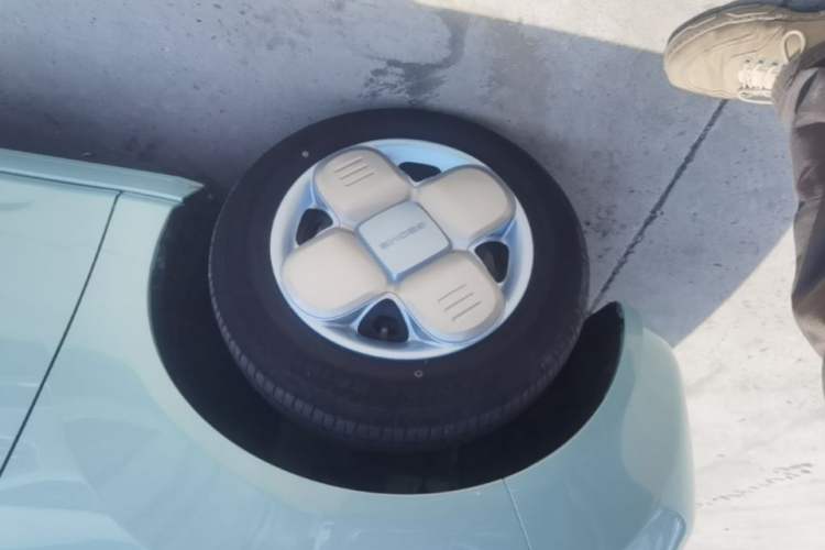 Used Geely Galaxy Panda 2023 Panda Mini 200km Endurance Bear Left Front Wheel Hub