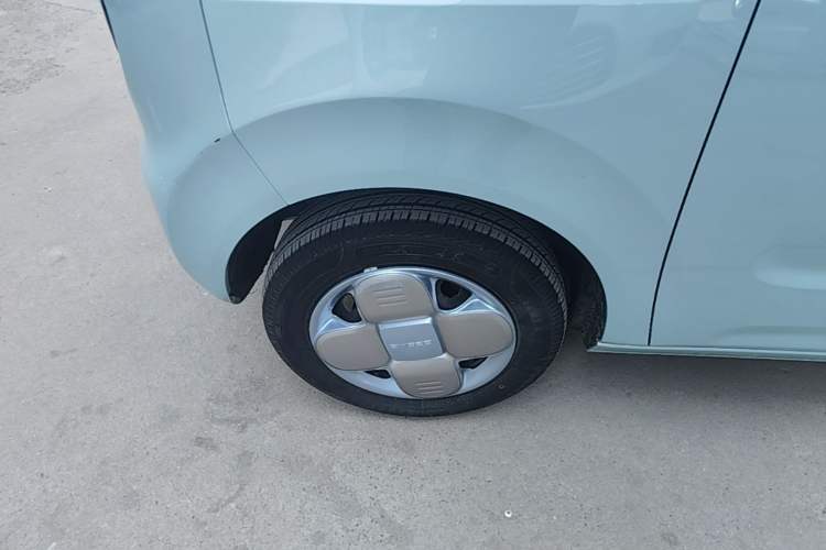 Used Geely Galaxy Panda 2023 Panda Mini 200km Endurance Bear Left Front Wheel Hub