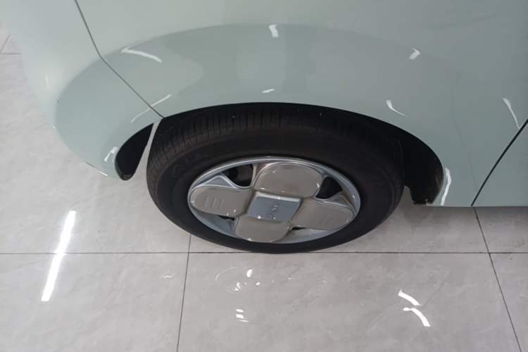 Used Geely Galaxy Panda 2023 Panda Mini 200km Endurance Bear Left Front Wheel Hub