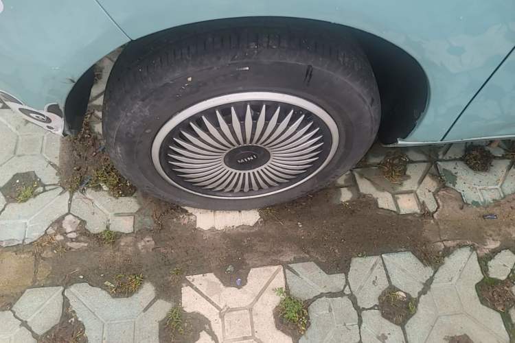 Used Geely Galaxy Panda 2023 Panda Mini 200km Endurance Bear Left Front Wheel Hub