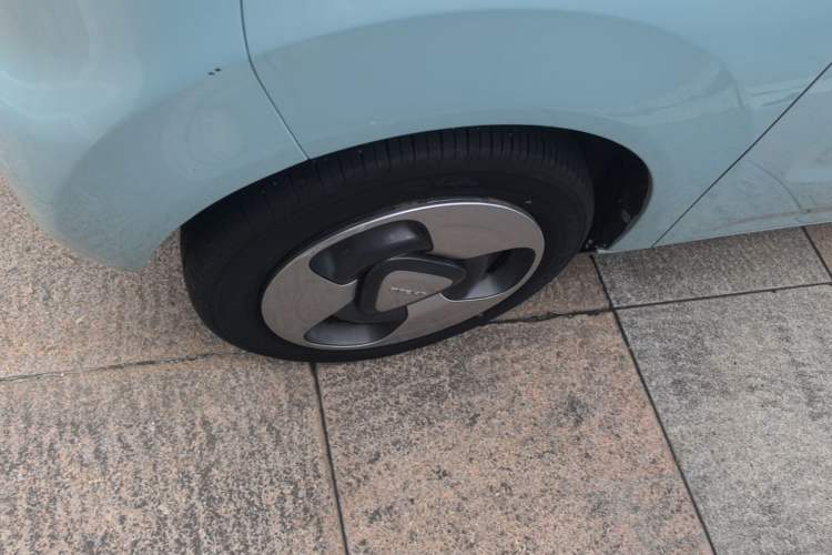 Used Geely Galaxy Panda 2023 Panda Mini 200km Dynamic Bear Left Front Wheel Hub