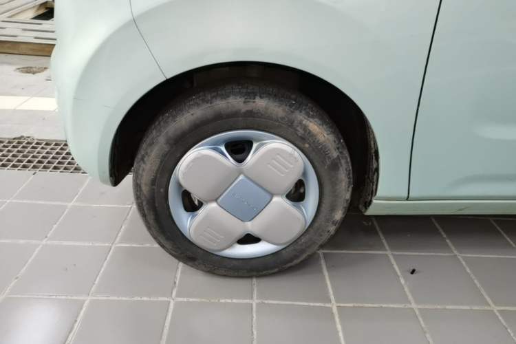 Used Geely Galaxy Panda 2023 Panda Mini 200km Endurance Bear Left Front Wheel Hub