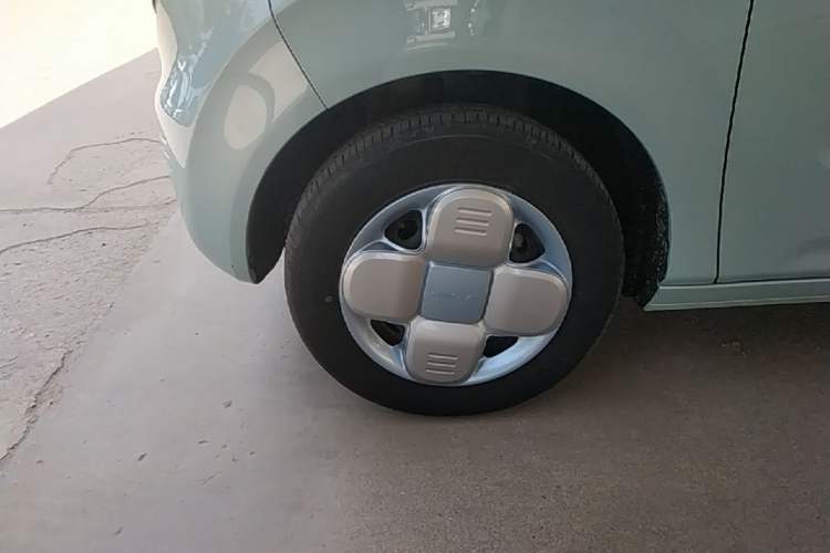 Used Geely Galaxy Panda 2023 Panda Mini 200km Endurance Bear Left Front Wheel Hub