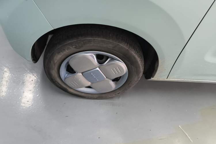 Used Geely Galaxy Panda 2023 Panda Mini 200km Endurance Bear Left Front Wheel Hub
