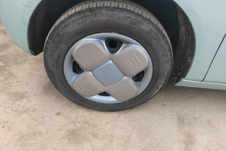 Used Geely Galaxy Panda 2023 Panda Mini 200km Endurance Bear Left Front Wheel Hub