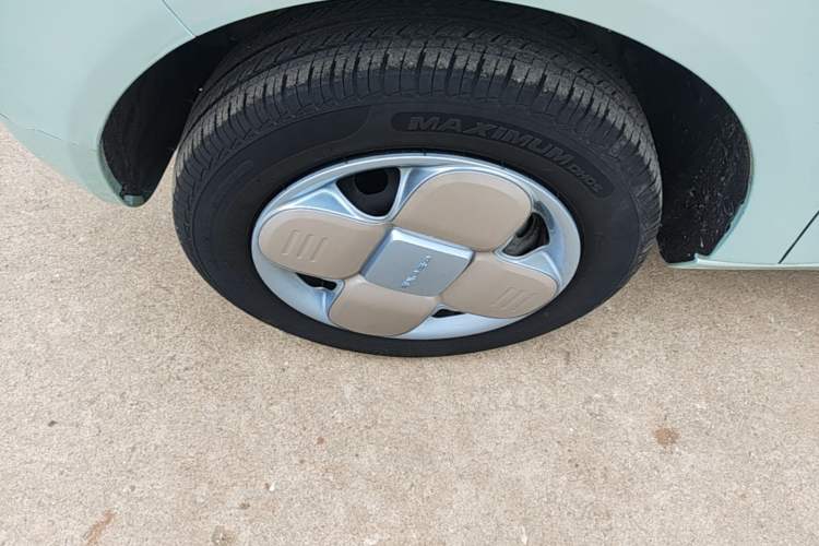 Used Geely Galaxy Panda 2023 Panda Mini 120km Cute Bear Left Front Wheel Hub