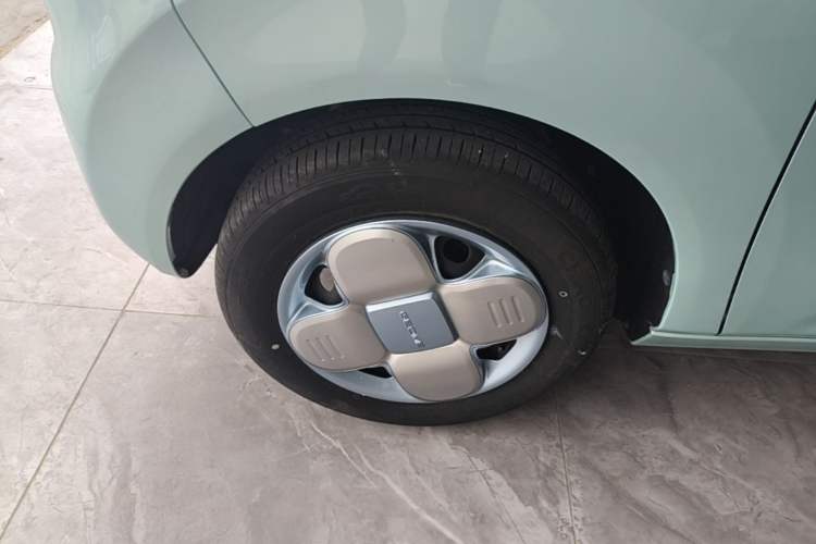 Used Geely Galaxy Panda 2023 Panda Mini 200km Endurance Bear Left Front Wheel Hub