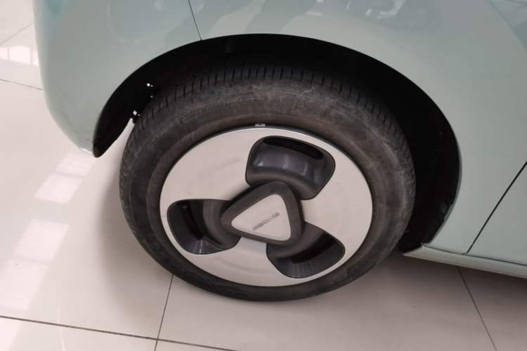 Used Geely Galaxy Panda 2023 Panda Mini 200km Dynamic Bear Left Front Wheel Hub