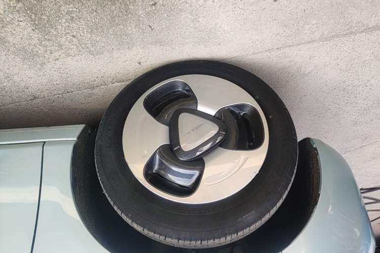 Used Geely Galaxy Panda 2023 Panda Mini 200km Dynamic Bear Left Front Wheel Hub