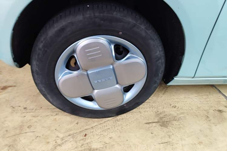 Used Geely Galaxy Panda 2023 Panda Mini 200km Endurance Bear Left Front Wheel Hub