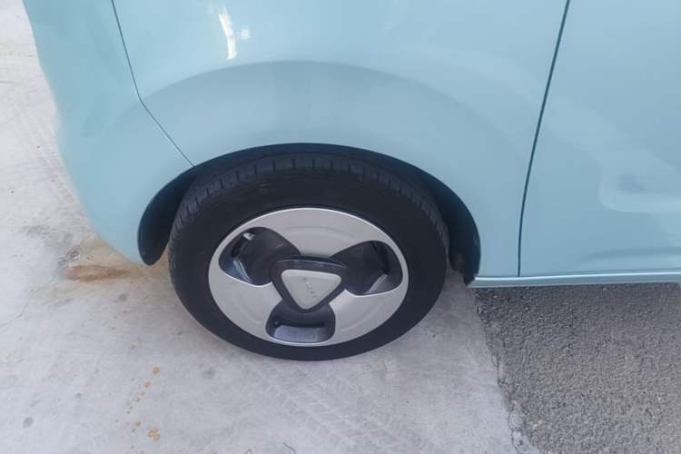 Used Geely Galaxy Panda 2023 Panda Mini 200km Dynamic Bear Left Front Wheel Hub
