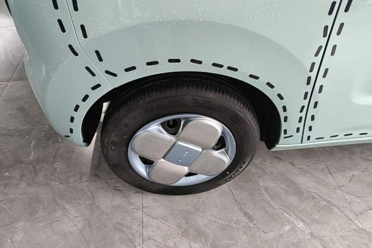 Used Geely Galaxy Panda 2023 Panda Mini 200km Endurance Bear Left Front Wheel Hub