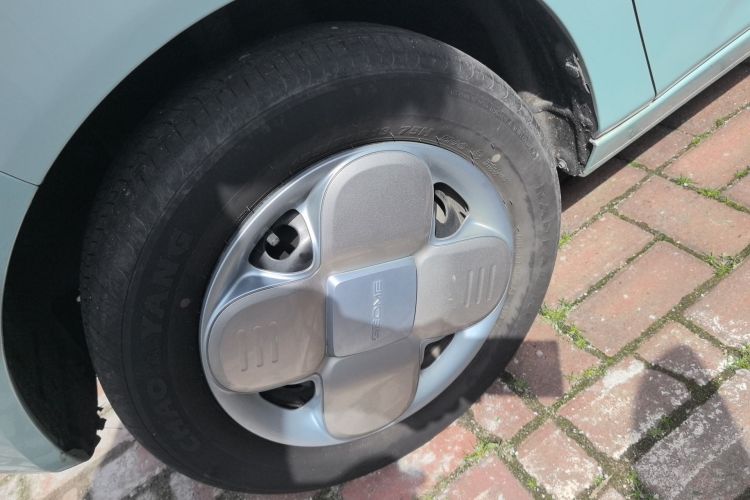 Used Geely Galaxy Panda 2023 Panda Mini 200km Endurance Bear Left Front Wheel Hub