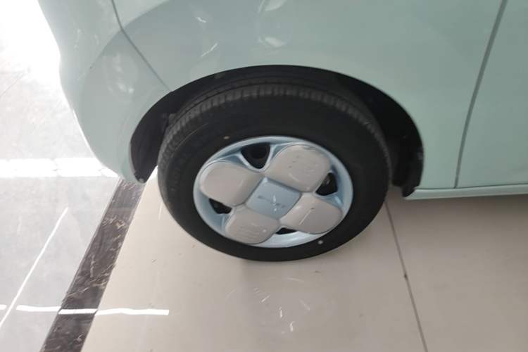 Used Geely Galaxy Panda 2023 Panda Mini 200km Endurance Bear Left Front Wheel Hub