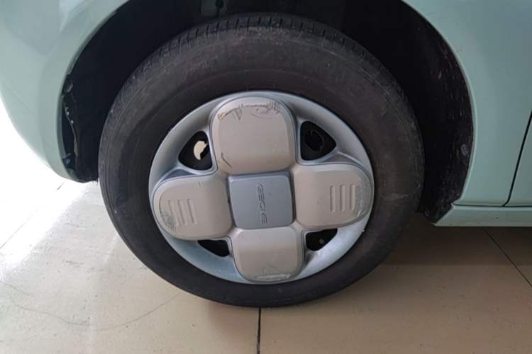 Used Geely Galaxy Panda 2023 Panda Mini 200km Endurance Bear Left Front Wheel Hub