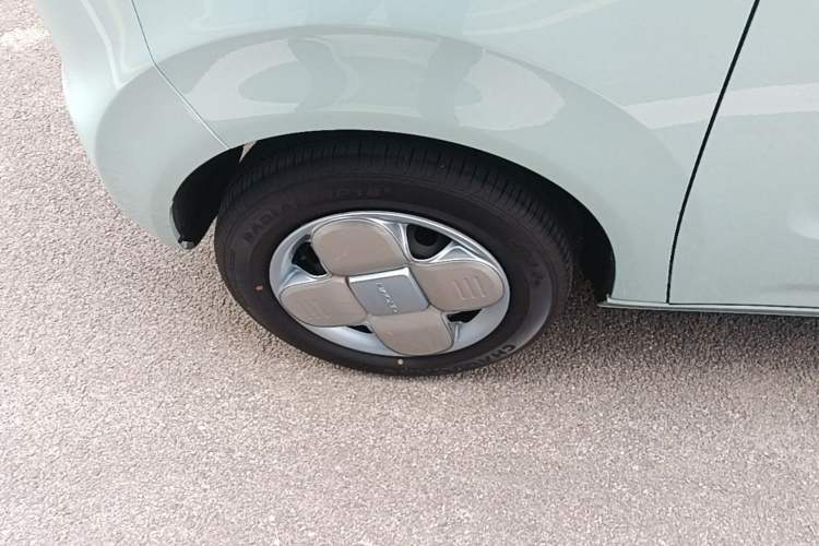 Used Geely Galaxy Panda 2023 Panda Mini 200km Endurance Bear Left Front Wheel Hub