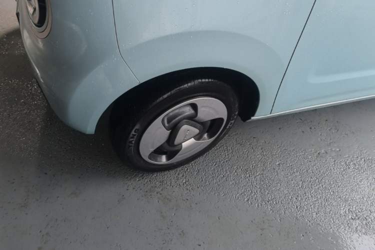 Used Geely Galaxy Panda 2023 Panda Mini 200km Dynamic Bear Left Front Wheel Hub