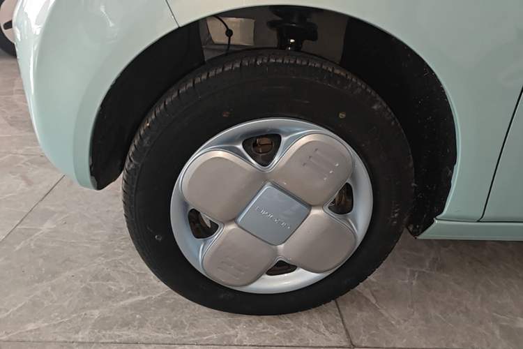 Used Geely Galaxy Panda 2023 Panda Mini 200km Endurance Bear Left Front Wheel Hub