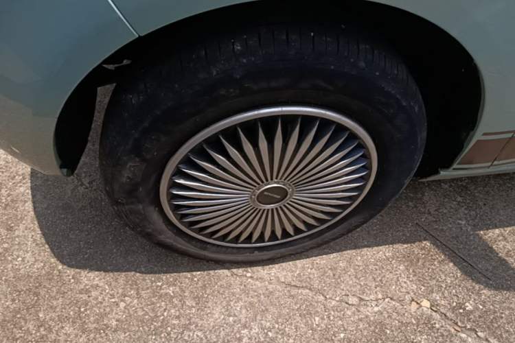 Used Geely Galaxy Panda 2023 Panda Mini 200km Endurance Bear Left Front Wheel Hub