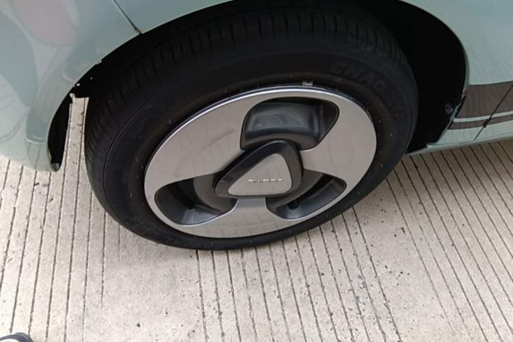 Used Geely Galaxy Panda 2023 Panda Mini 200km Dynamic Bear Left Front Wheel Hub