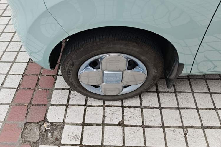 Used Geely Galaxy Panda 2023 Panda Mini 200km Endurance Bear Left Front Wheel Hub