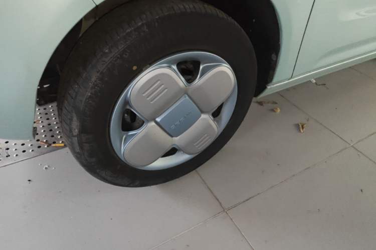Used Geely Galaxy Panda 2023 Panda Mini 200km Endurance Bear Left Front Wheel Hub