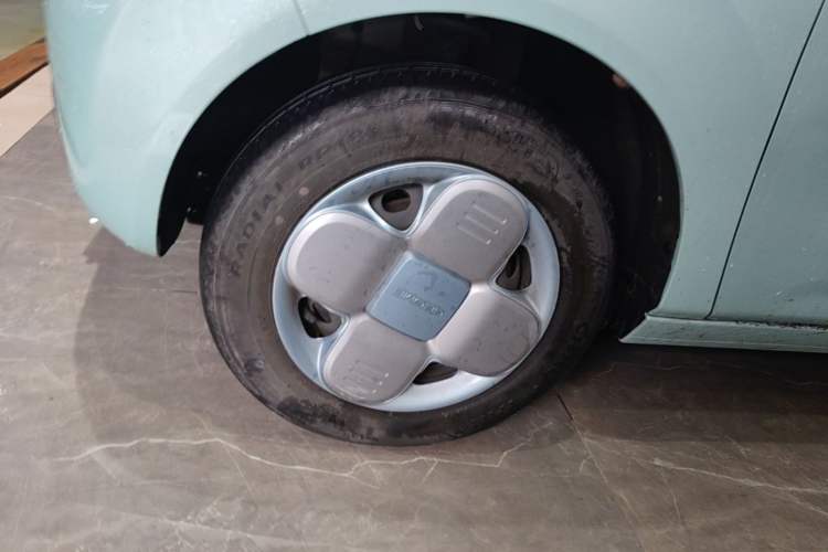 Used Geely Galaxy Panda 2023 Panda Mini 200km Endurance Bear Left Front Wheel Hub