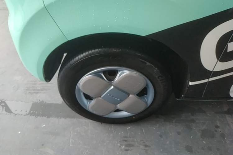 Used Geely Galaxy Panda 2023 Panda Mini 200km Endurance Bear Left Front Wheel Hub